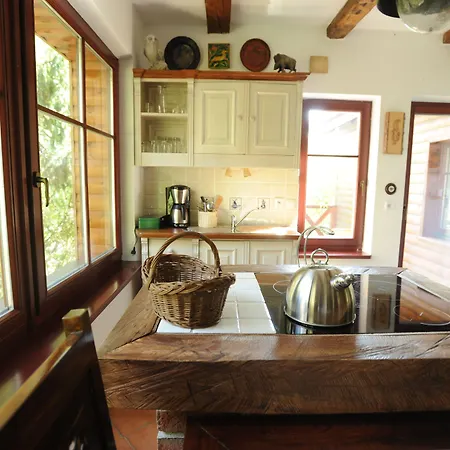Ekosamotnia Guest house 4*