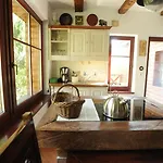 Ekosamotnia Πανσιόν 4*